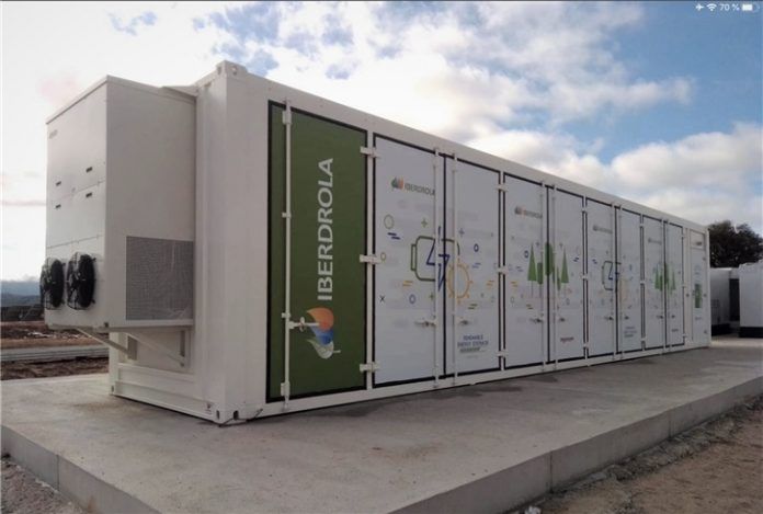Iberdrola instala la primera batera en un proyecto renovable en Espaa en la fotovoltaica de Arauelo
