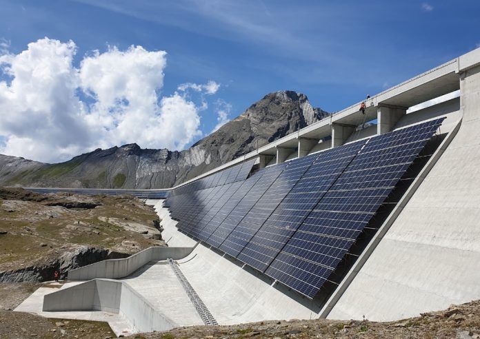 La planta solar alpina ms grande de Suiza entra en pleno funcionamiento