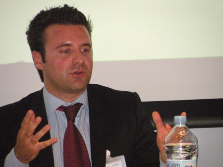 Vctor Rincn, tcnico comercial de Equifab, durante su conferencia