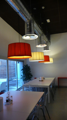 Los tonos anaranjados crean un ambiente energ�tico y positivo