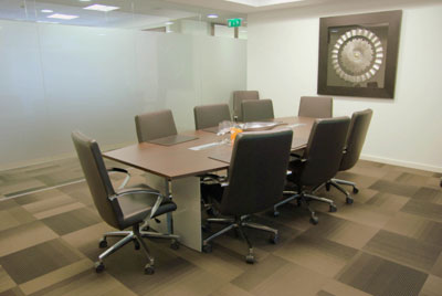 El centro dispone de 5 salas de reuniones completamente amuebladas donde los usuarios pueden encontrar todos los servicios necesarios para llevar...