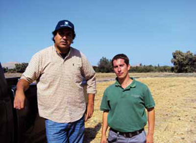 Fernando Beyzan junto a Francisco Briones de la empresa de semillas Tuniche