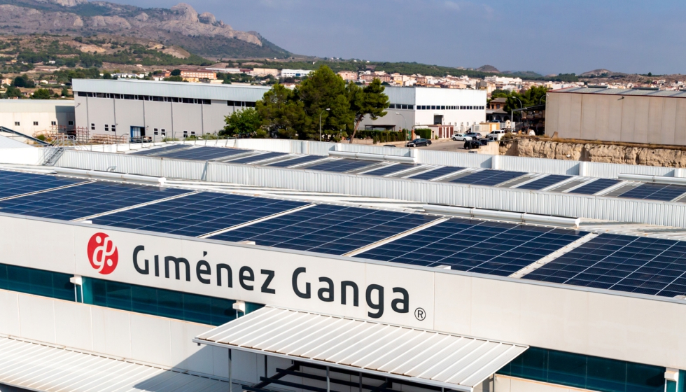 Plantas de placas fotovoltaicas en los tejados de las naves de Gimnez Ganga