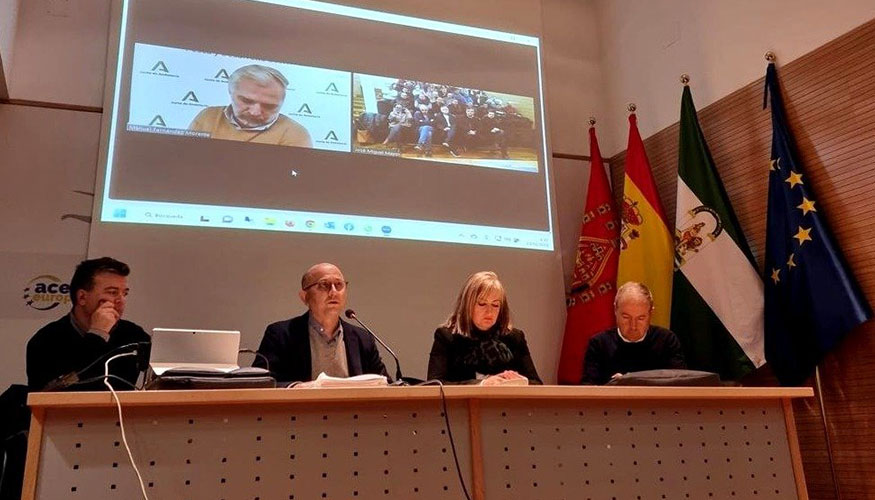 Reunión en Baza (Granada) de Manuel Gómez, director general de la Producción Agrícola y Ganadera de la Junta de Andalucía, con ganaderos de la zona...