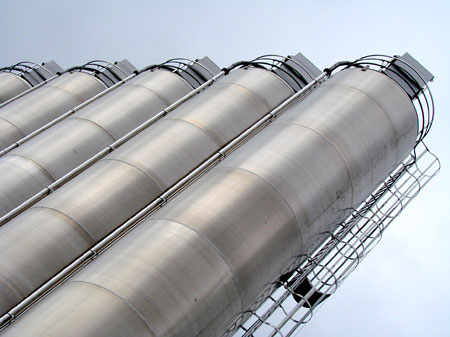 Silos de almacenamiento en las nuevas instalaciones