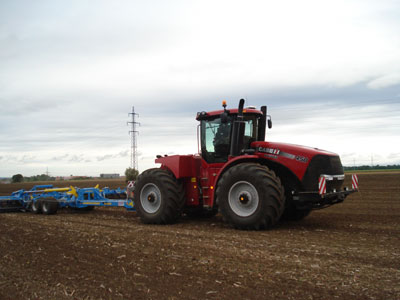 The Steiger 600 model, equipped with the EfficientPower system, during a demonstration of field in Prague