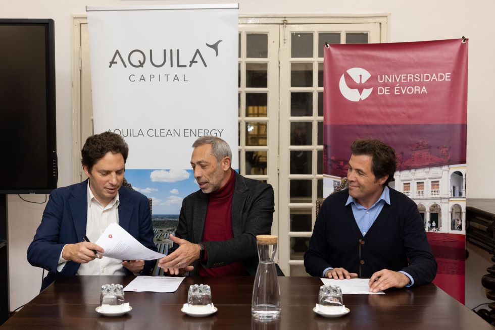 Manuel Silva, Joo Nabais e Pedro Horta na assinatura do protocolo