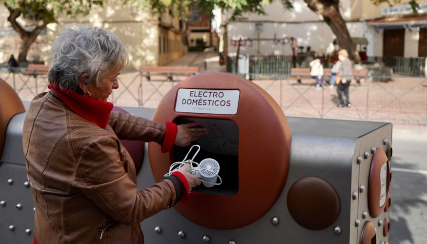 La concejala de Servicios Operativos y de Limpieza, Teresa Porras, present el pasado 9 de enero este nuevo equipamiento para la ciudad de Mlaga...