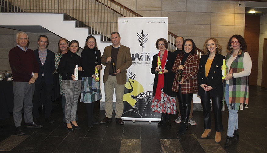 Foto de familia de los XXIV Premios Alcuza entregados por la Denominacin de Origen Protegida (DOP) Sierra Mgina