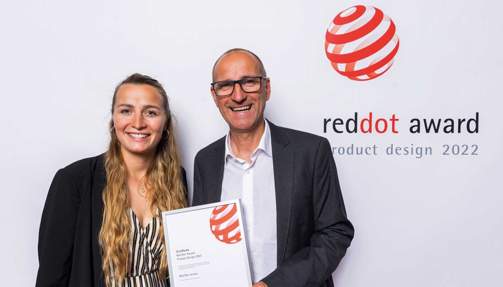 El Red Dot Award se entrega a Thomas Lehnert, Business Solutions Manager de GEZE, y a Anna Zndel del Departamento de Validacin...