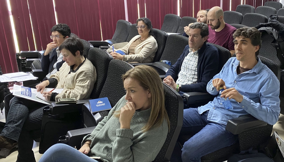 Asistentes a la reuni�n realizada en las instalaciones del Centro de Selecci�n y Mejora Gen�tica de Ovino y Caprino de Castilla y Le�n (Ovig�n)...