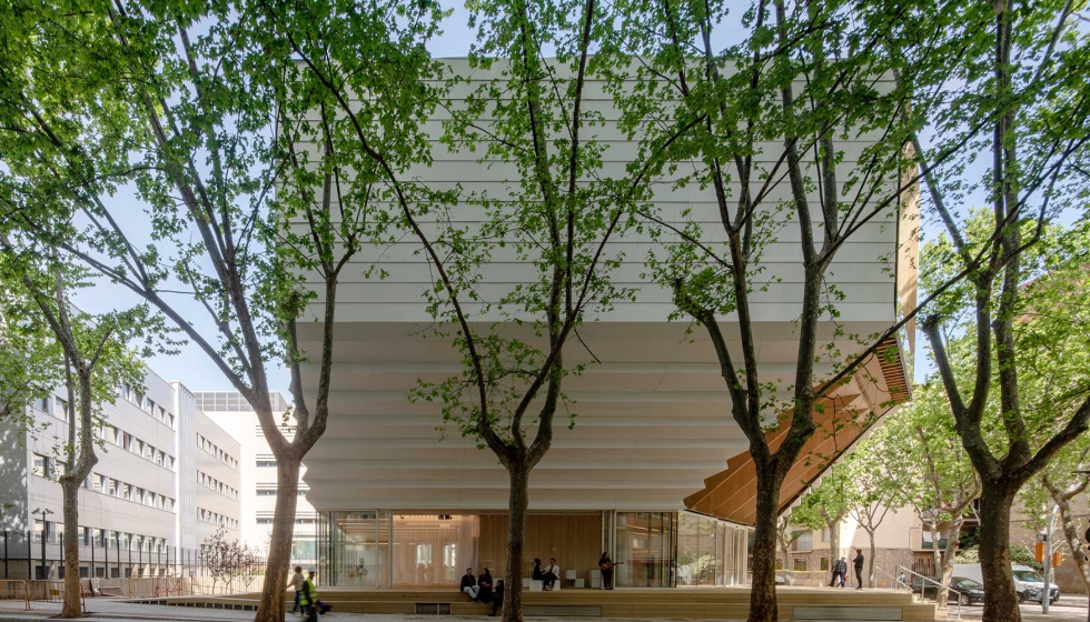 Fachada exterior de la Biblioteca Garca Mrquez, uno de los ejemplos ms recientes de construccin industrializada en madera en Barcelona...