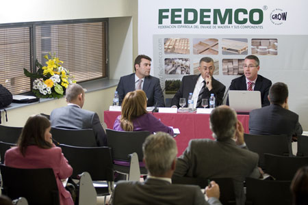 Fernando Trnor, director de Fedemco, presenta el documento junto a Bernardo Lorente, presidente de Fedemco y Adrin Martnez Bazaga...