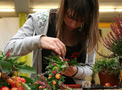 En el taller se llevaron a cabo composiciones florales que recordaban a los que ya no estn