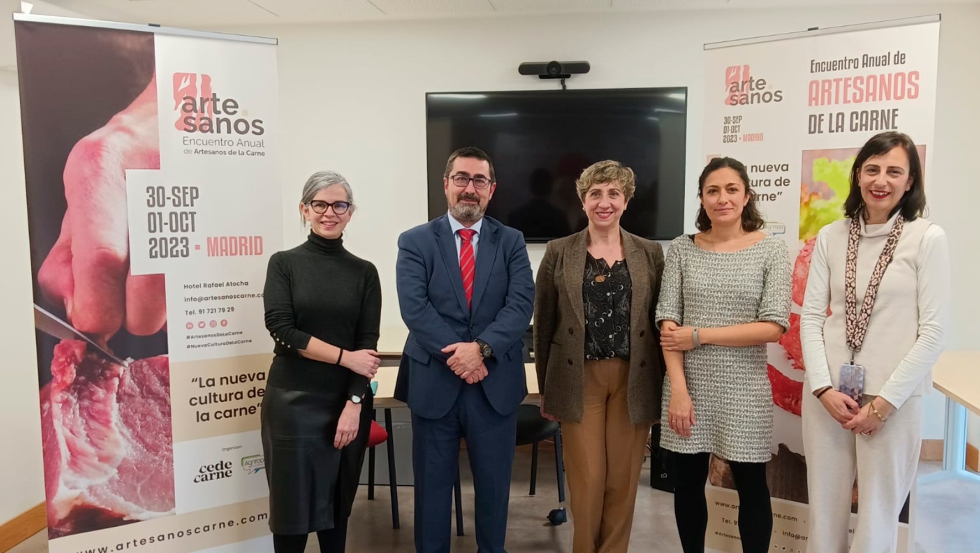 Elena Barco, Victorio Teruel, Mara Snchez, Cristina Ocern y Elena Pino (de izq. a der.)