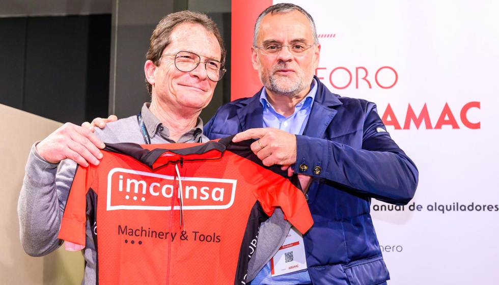 Fernando Zubero, director comercial de Imcoinsa, con Csar Arque (Loxam Hune) ganador del maillot Imcoinsa