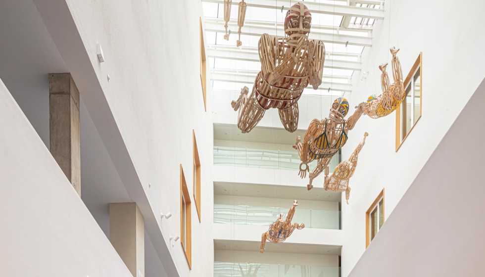 Estas espectaculares esculturas con forma humana nadan en el hall del Atzavara Hotel & Spa, creando un fantstico espectculo visual...