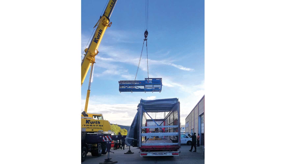 Preparaci�n y carga de la extrusora en Sinzig, Alemania, para su transporte a Lomma, Suecia