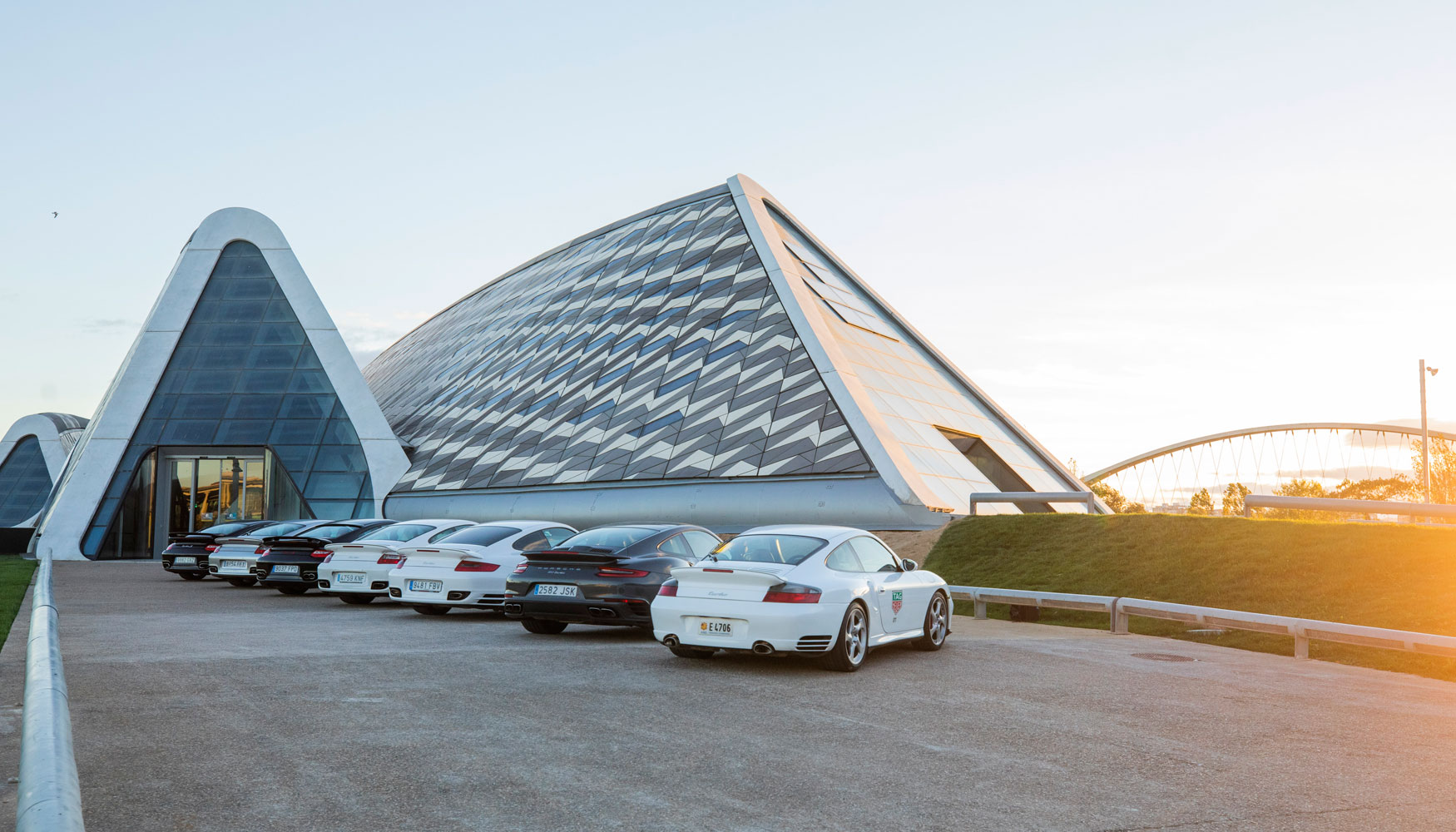 Fundacin Ibercaja abre el emblemtico Puente de Zaha Hadid en Zaragoza, convertido en Mobility City