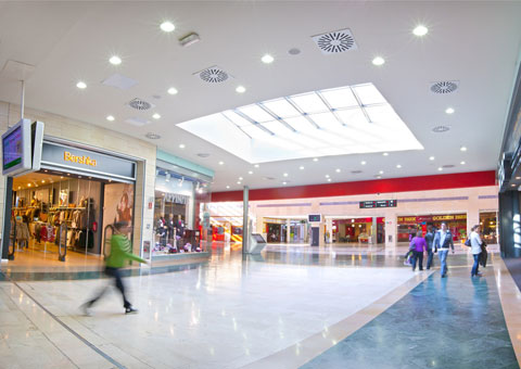 Iluminacin Lita instalada en el centro comercial Parquesur
