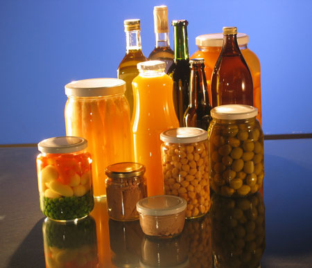 El vidrio, material elaborado con materiales naturales, proporciona la mxima proteccin a los alimentos. Foto: Anfevi