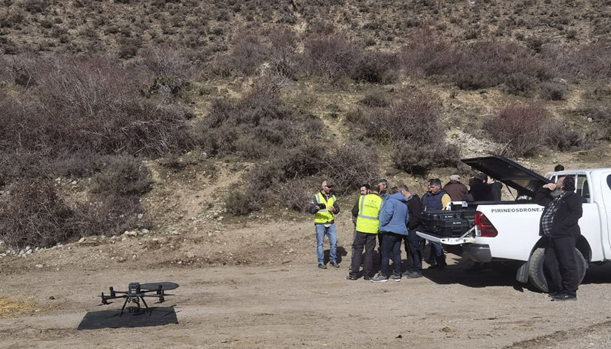 Preparacin de uno de los drones utilizados en el curso de la Escuela de Pastores de La Rioja