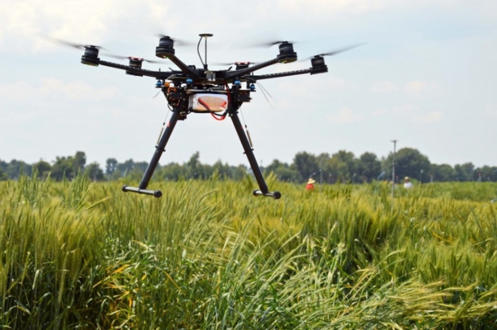 Figura 4. Drone com cmara para detetar o NDVI no campo