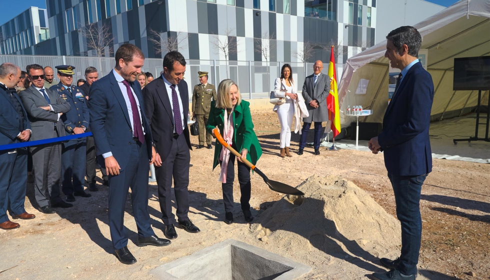 Mara Amparo Valcarce, secretaria de Estado de Defensa, coloca la primera piedra del nuevo centro tecnolgico de Escribano Mechanical & Engineering...