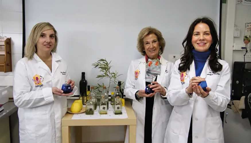 Vanessa Martos N��ez junto con otras dos investigadoras que han participado en el estudio