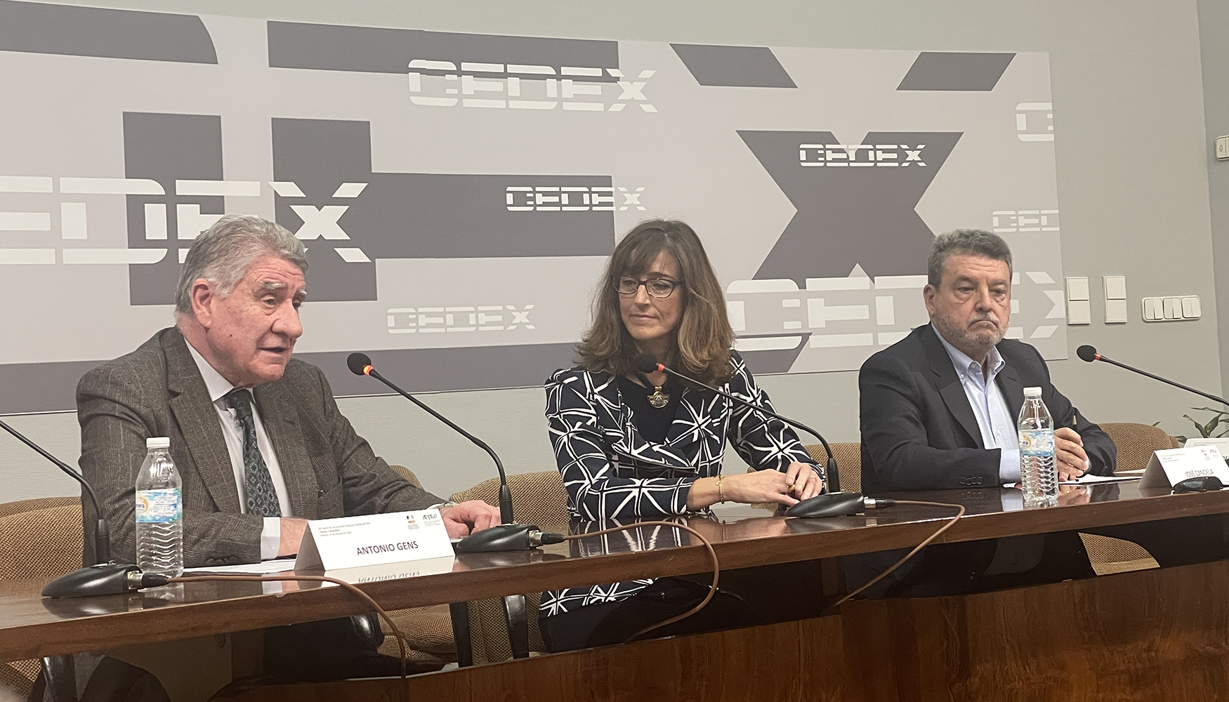 Clausura de la jornada a cargo de Antonio Gens, Mara del Rosario Cornejo y Jos Candela (de izquierda a derecha)