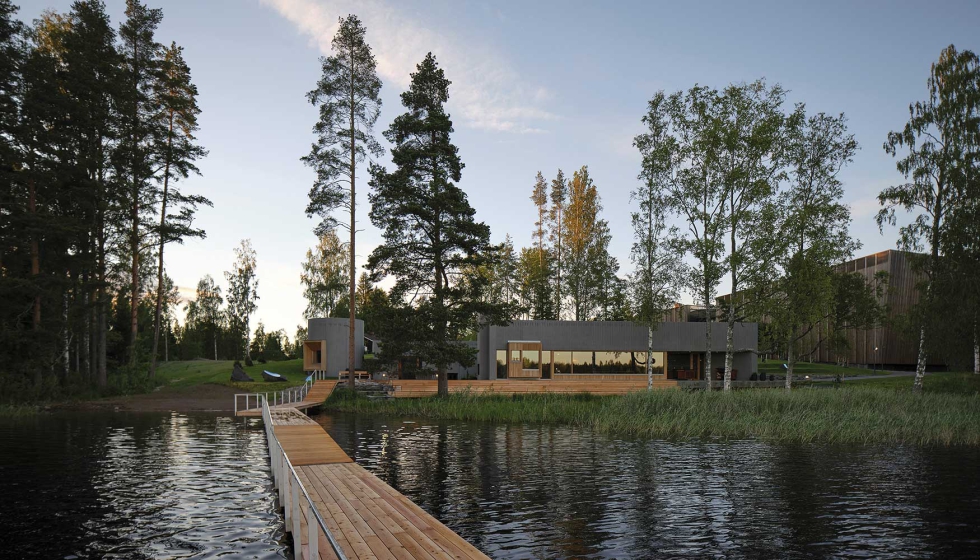 Vista a�rea de Art-Sauna donde la construcci�n cl�sica se mimetiza con el entorno, convirti�ndose en una pieza de arte del propio museo finland�s...