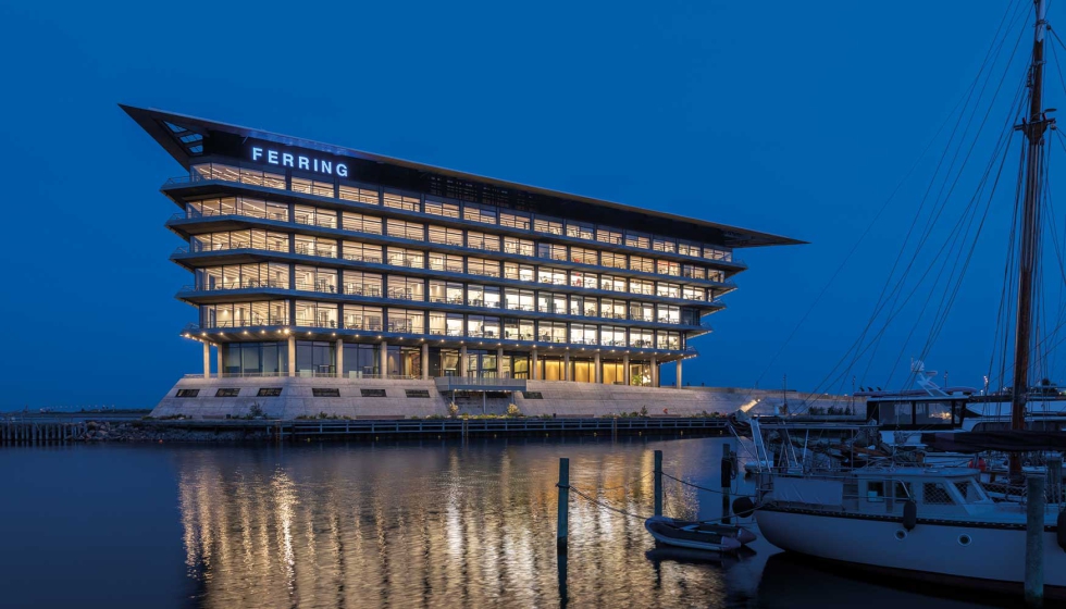 Imagen de la arquitectura futurista del nuevo edificio de Ferring Pharmaceuticals en Copenhague. Foto: Nigel Young