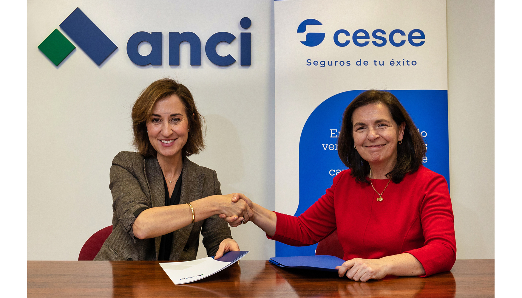 Concha Santos, presidenta de Anci (izquierda), y Beatriz Reguero, directora de operaciones de la cuenta del Estado de Cesce...