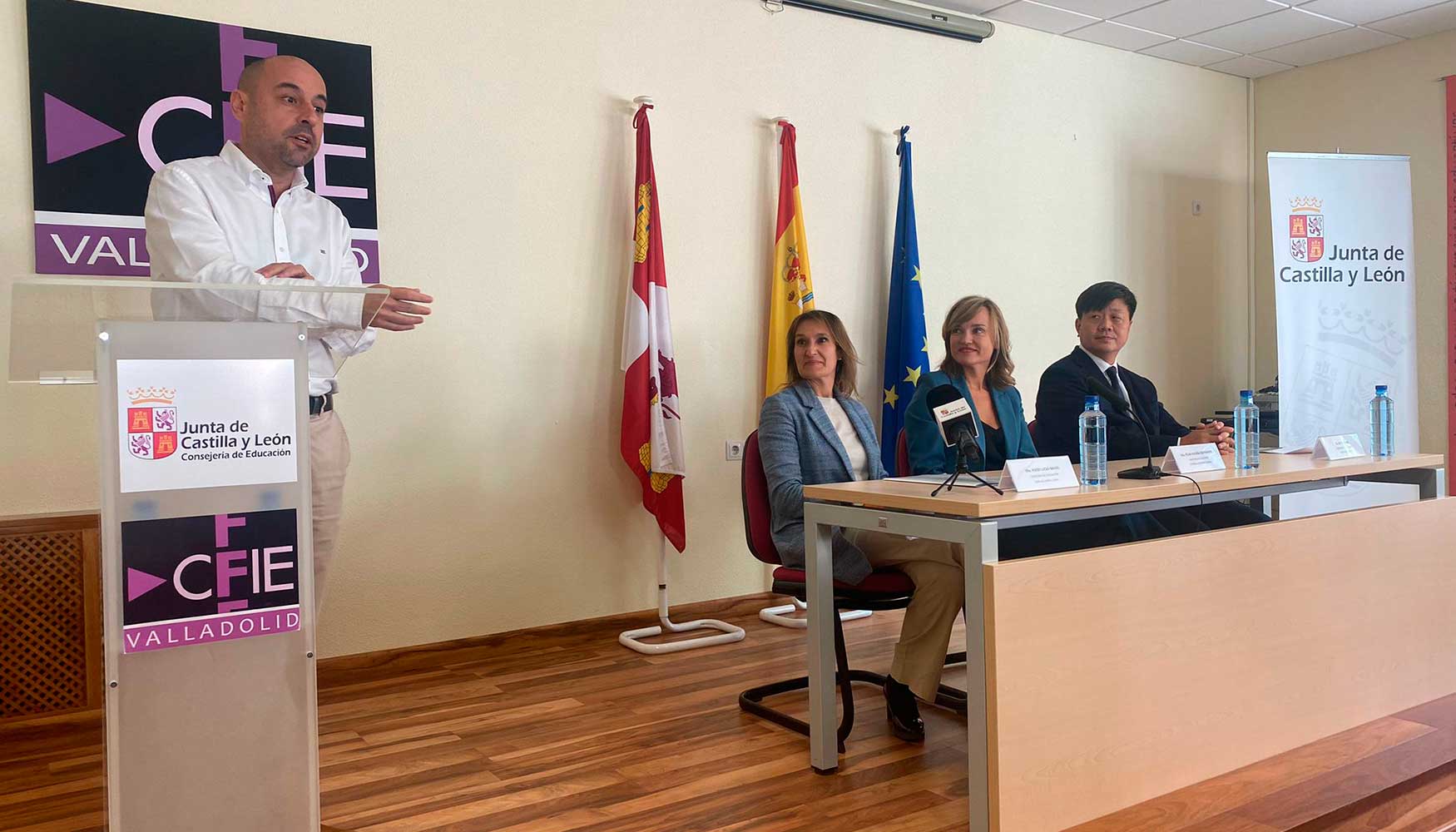 Juan Antonio Edo, Expansion Manager de IT3D Group; Roco Lucas, Consejera de Educacin de Castilla y Len; Pilar Alegra...