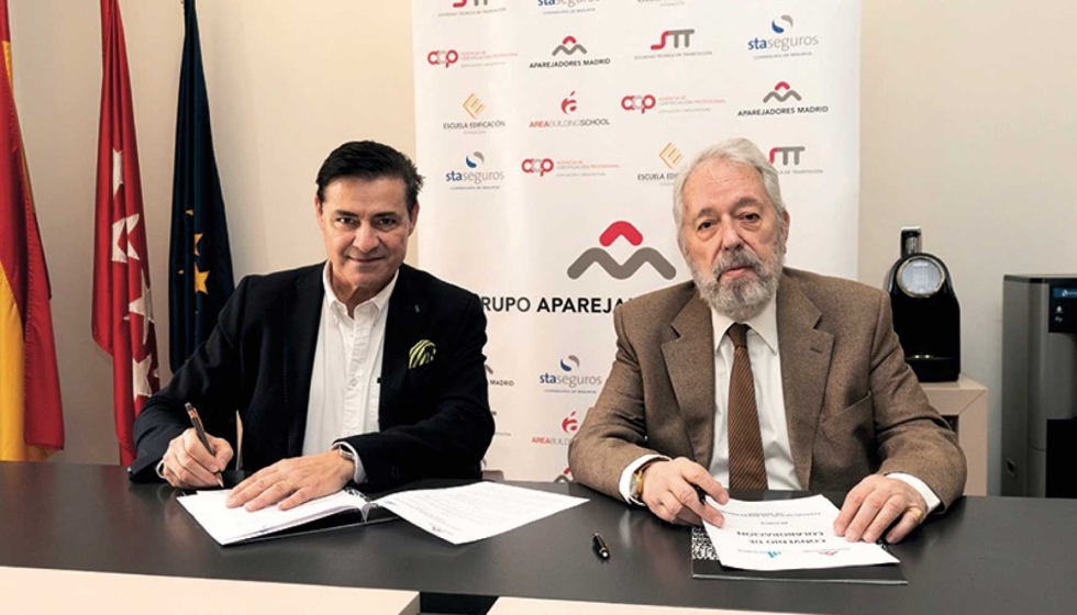 Julin Domnguez, presidente de Resurge, y Jess Paos Arroyo, presidente de Aparajeadores Madrid, en la firma del acuerdo entre ambas entidades...