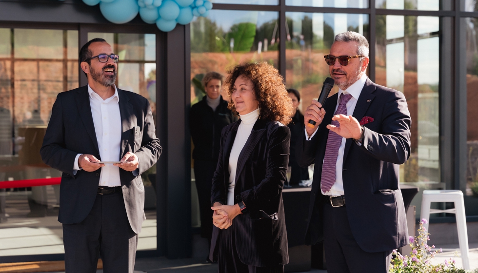 David Bassas, director general de Tecnotrans Bonfiglioli, junto a Sonia Bonfiglioli y Fausto Carboni, presidenta y CEO de Bonfiglioli...