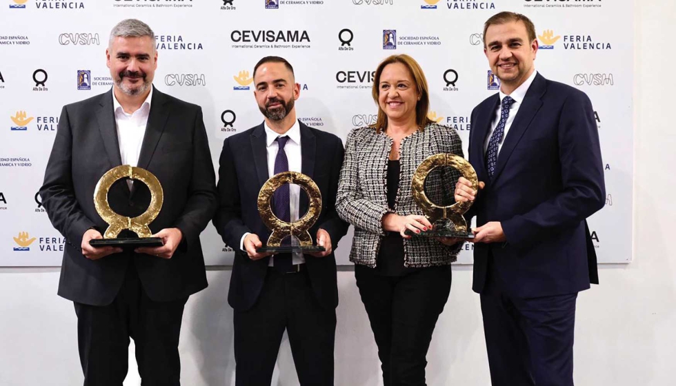 Foto de familia de los galardonados en la edicin 2023 de los Premios Alfa de Oro