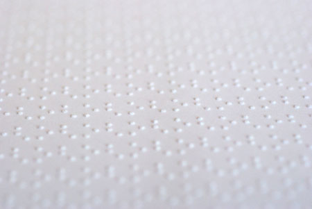  Inventado por el francs Louis Braille, el braille es un sistema de lectoescritura que emplean los ciegos desde hace ms de 180 aos...