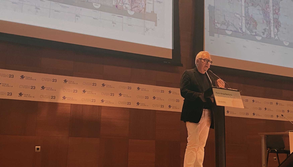 David Chipperfield en su reciente aparici�n en el Foro de Arquitectura de Cevisama, en Feria de Valencia, el pasado martes 28 de marzo...