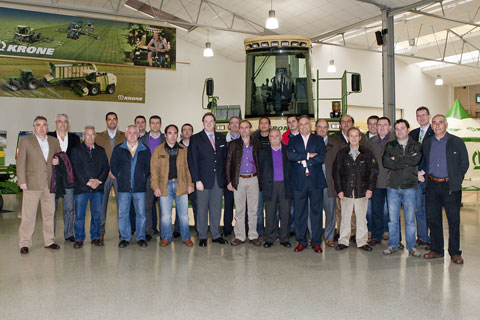 Bernard Krone, CEO of Krone, and Juan Carlos Delgado, general director of Deltacinco, with the attending dealers and the sales team of Deltacinco...