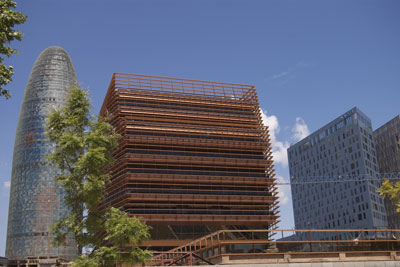 El edificio de la CMT, de acero y vidrio, est� dise�ado para tener un eficiente comportamiento bioclim�tico