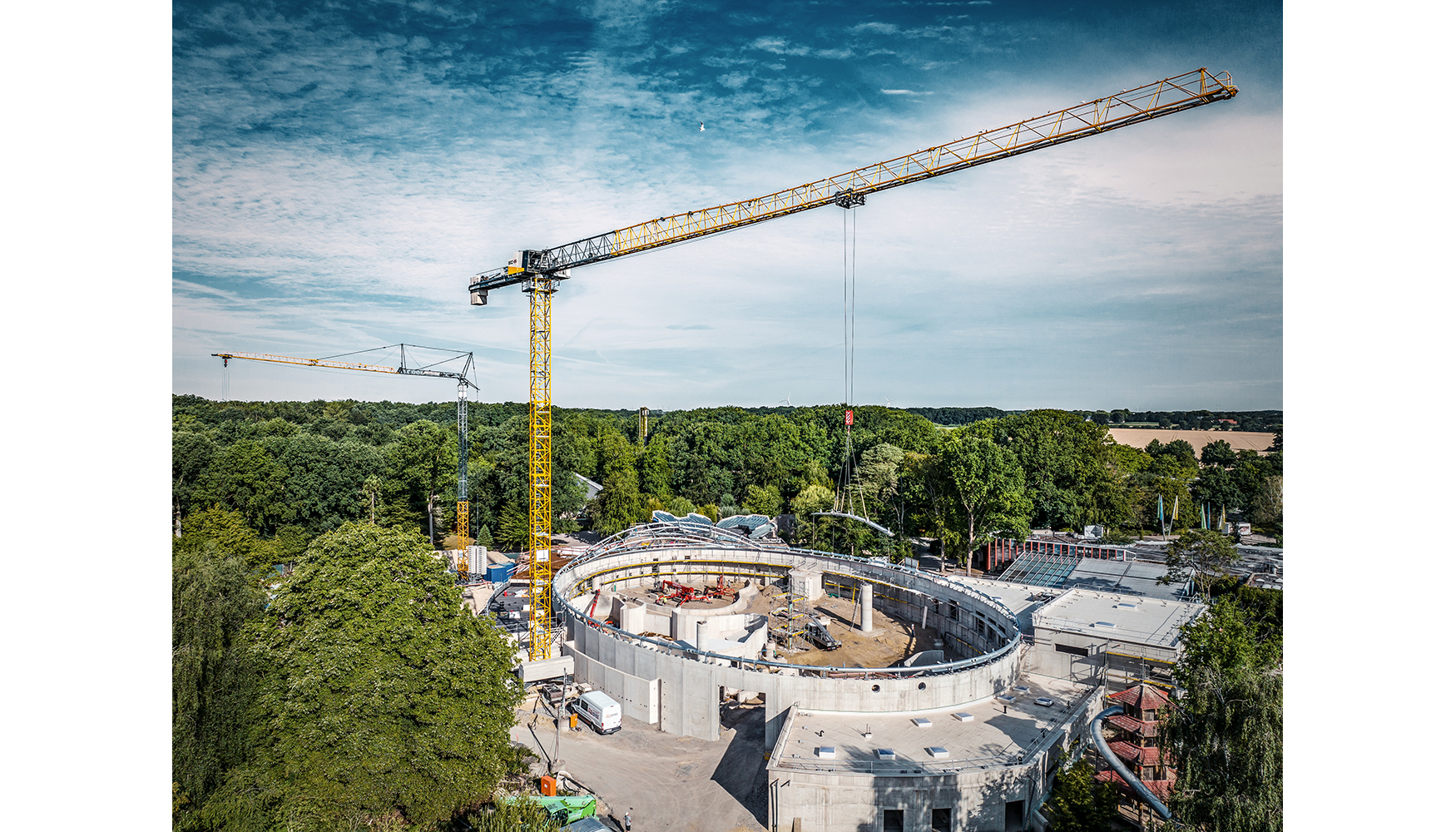 Una 172 EC-B 8 de Liebherr ayud a construir el nuevo pabelln tropical del zoolgico Allwetterzoo Mnster