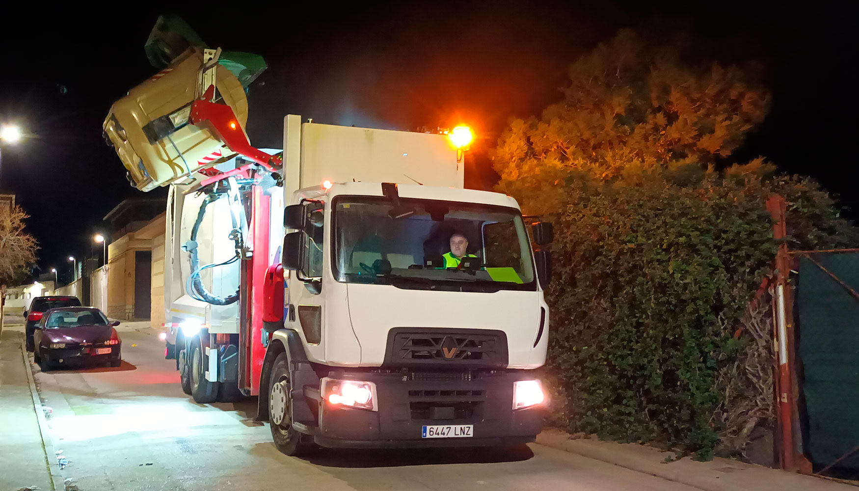 En la actualidad Gesmat est poniendo en marcha un servicio de recogida de residuos orgnicos en contenedores de 2.400 litros...
