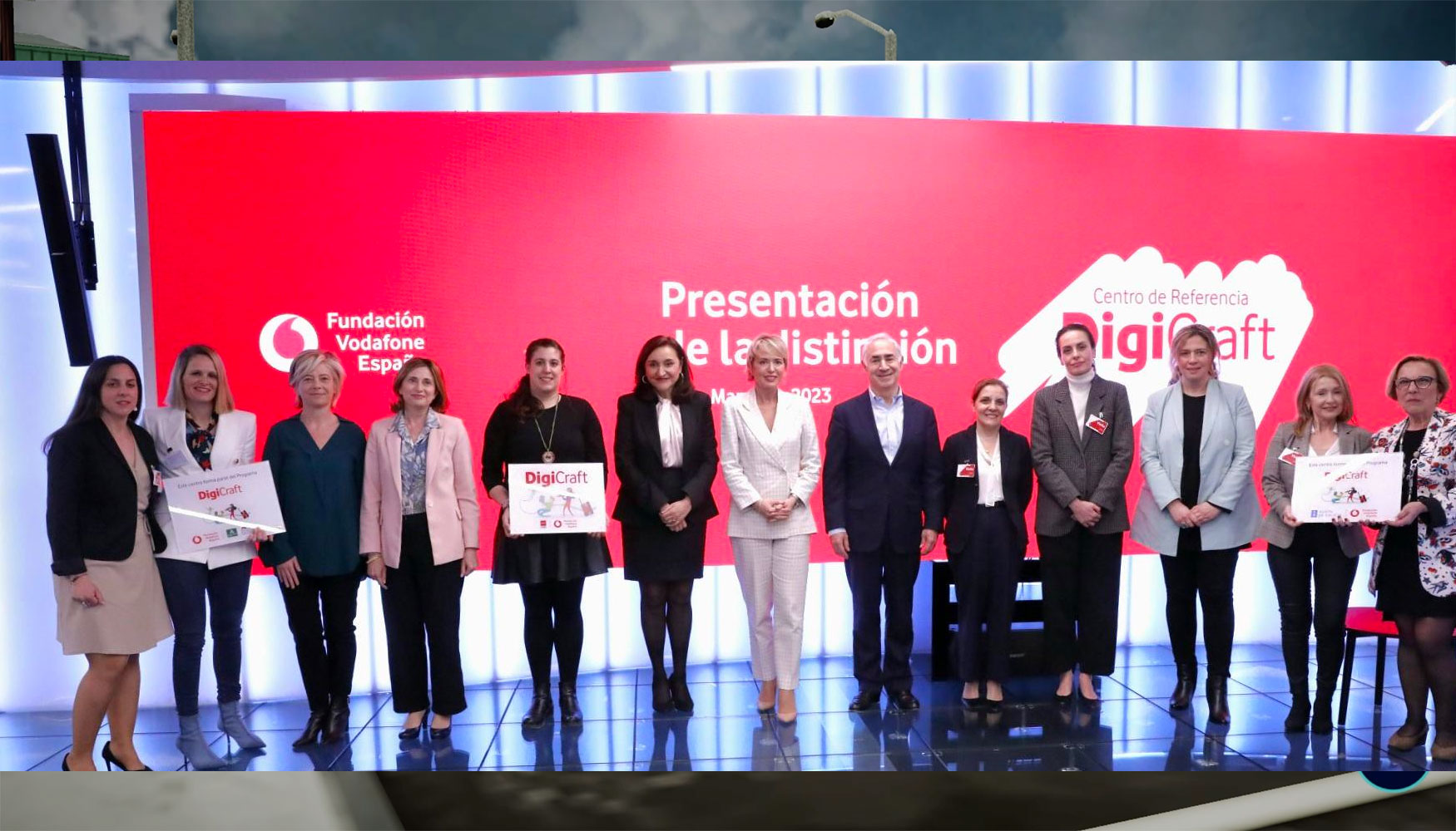 Foto de familia de la presentacin de la Red de 'Centros de Referencia DigiCraft'