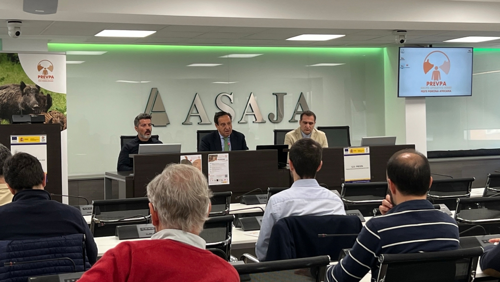 Mesa de inauguracin de la jornada con Pedro Barato, presidente de Asaja, Germn Cceres...