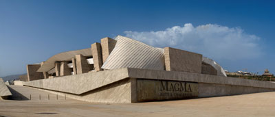 El edificio, inaugurado a finales de 2005, es obra del estudio de arquitectos locales AMP arquitectos (Artengo, Martn y Pastrana)...