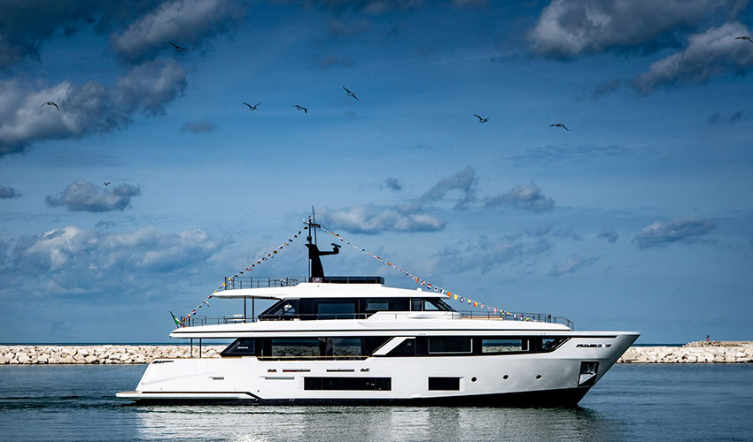 Edici�n Skydeck Ferreti Yachts 1000