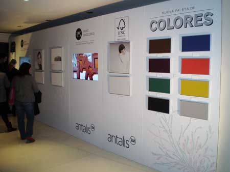 El muro de presentacin de la nueva paleta de colores de Antalis