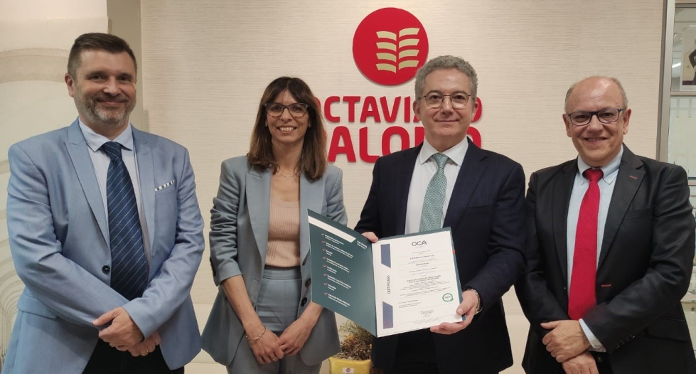 OCA Instituto de Certificacin hace entrega del certificado de Huella de Carbono a Pedro Palomo, CEO de Octaviano Palomo...