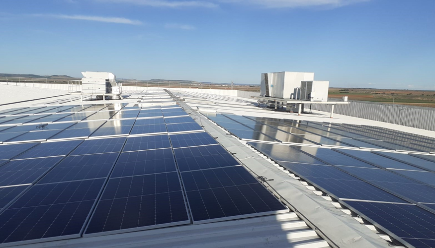 En una primera fase, se instalarn ms de 12.000 paneles solares que sumarn una potencia instalada de 7 MWp